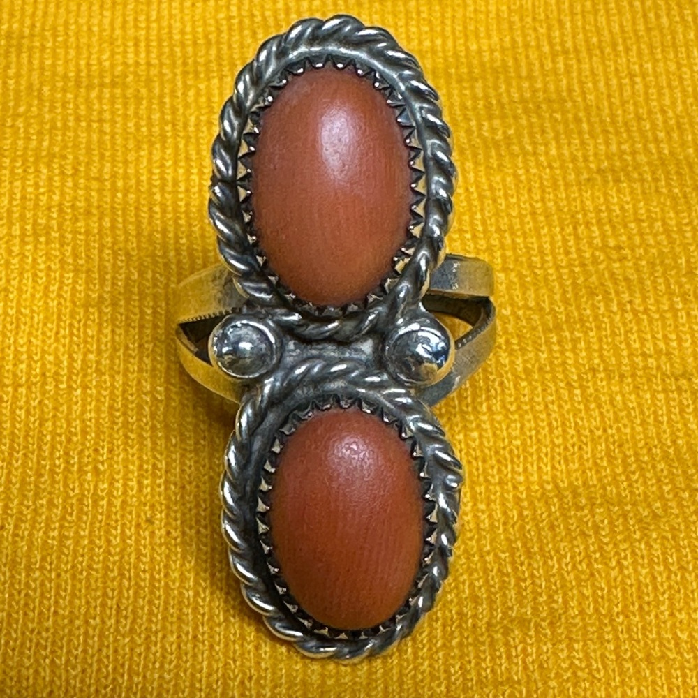 Truly Vintage Coral & Sterling Silver Ring – Size 7 – G33 - Picture 5 of 9